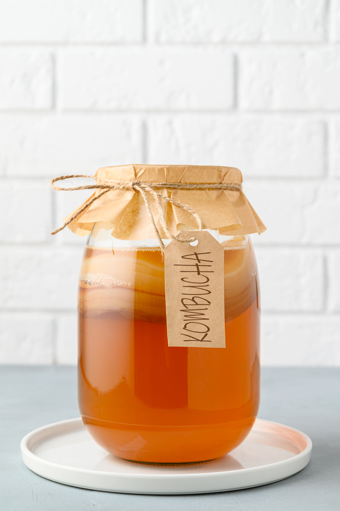 „Fermentowane produkty: kefir, kimchi, kombucha – dlaczego wspierają jelita?”